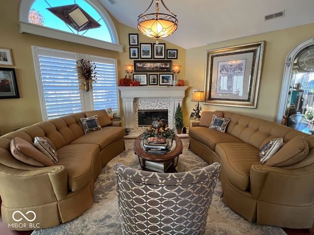 7386 Lake Lakota Place, Indianapolis, IN 46217