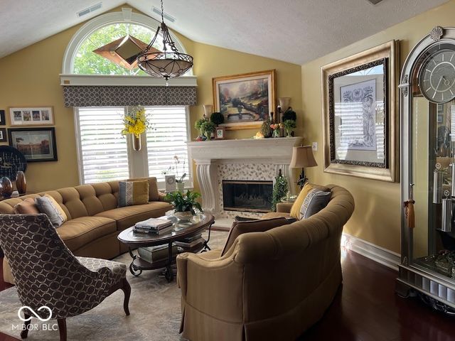 7386 Lake Lakota Place, Indianapolis, IN 46217