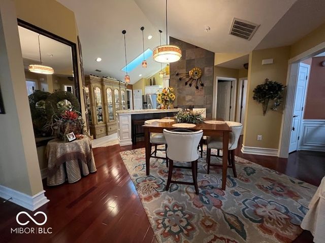 7386 Lake Lakota Place, Indianapolis, IN 46217