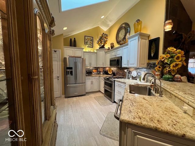 7386 Lake Lakota Place, Indianapolis, IN 46217