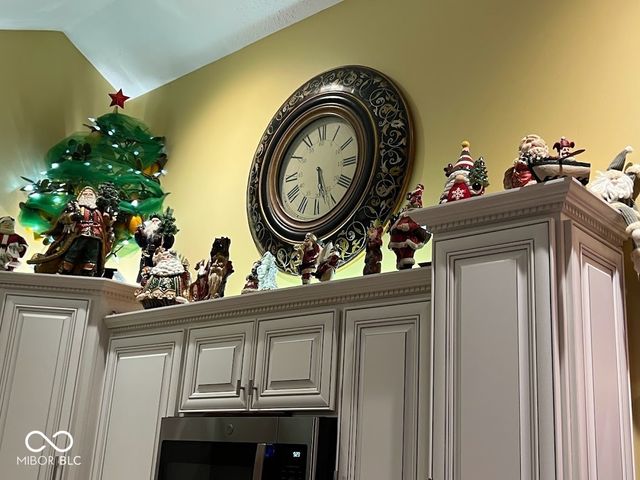 7386 Lake Lakota Place, Indianapolis, IN 46217