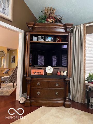 7386 Lake Lakota Place, Indianapolis, IN 46217