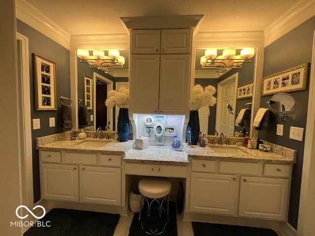 7386 Lake Lakota Place, Indianapolis, IN 46217