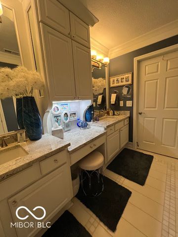 7386 Lake Lakota Place, Indianapolis, IN 46217