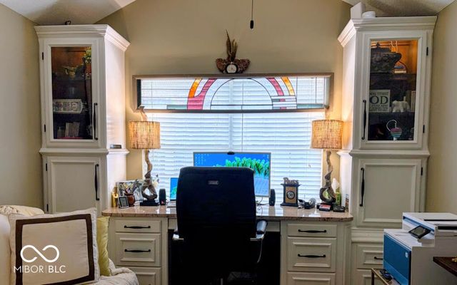 7386 Lake Lakota Place, Indianapolis, IN 46217