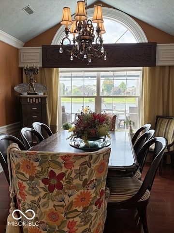 7386 Lake Lakota Place, Indianapolis, IN 46217