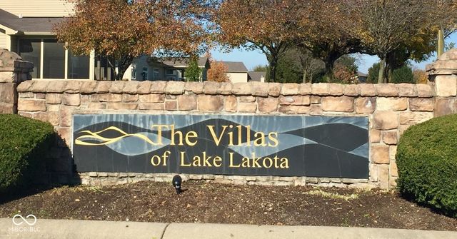 7386 Lake Lakota Place, Indianapolis, IN 46217