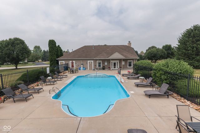 7386 Lake Lakota Place, Indianapolis, IN 46217