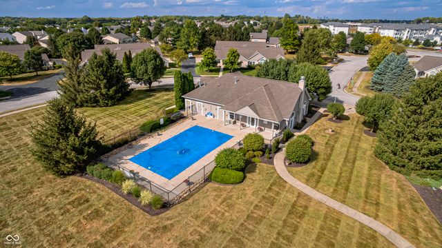 7386 Lake Lakota Place, Indianapolis, IN 46217