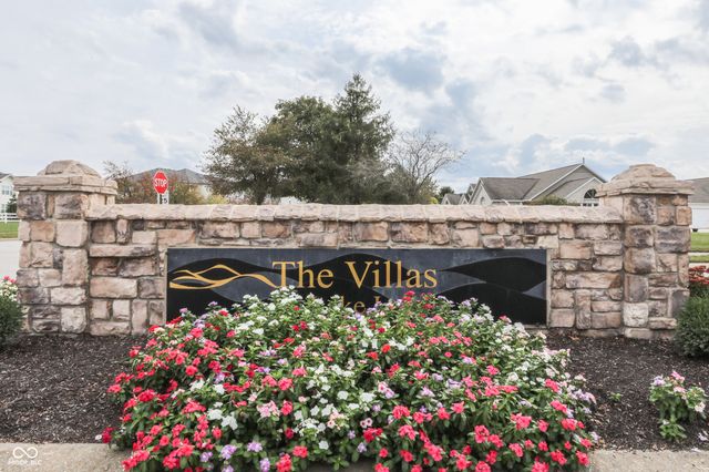 7386 Lake Lakota Place, Indianapolis, IN 46217