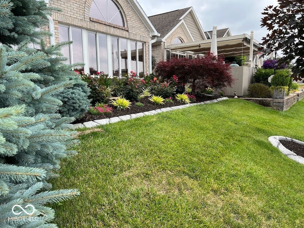 7386 Lake Lakota Place, Indianapolis, IN 46217