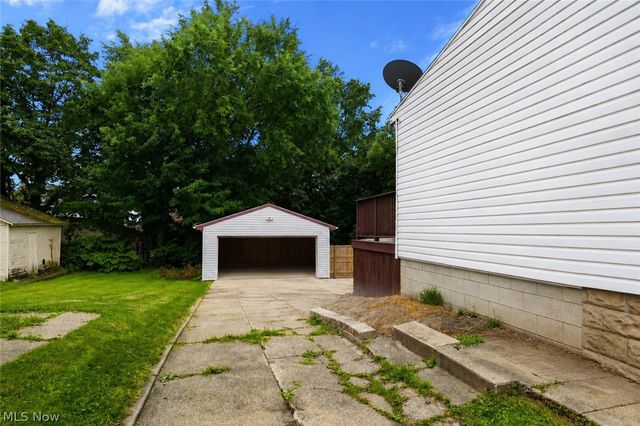 307 E Liberty Street, Girard, OH 44420