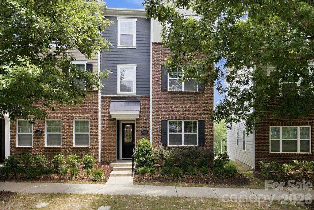 16716 Summers Walk Boulevard, Davidson, NC 28036