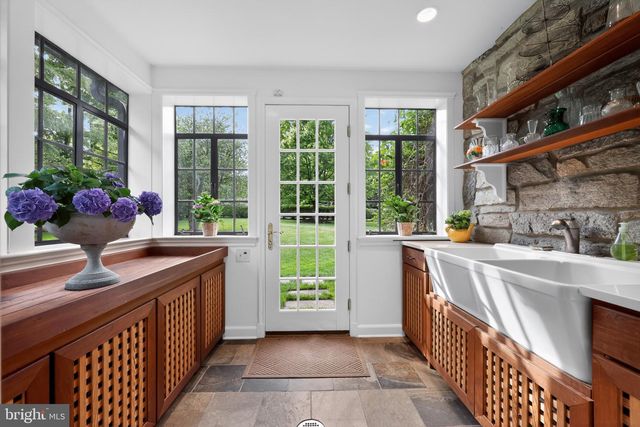 56 TUNBRIDGE RD, Haverford, PA 19041