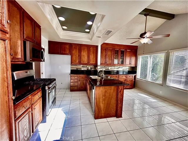 10 Bluff Point, Phillips Ranch, CA 91766