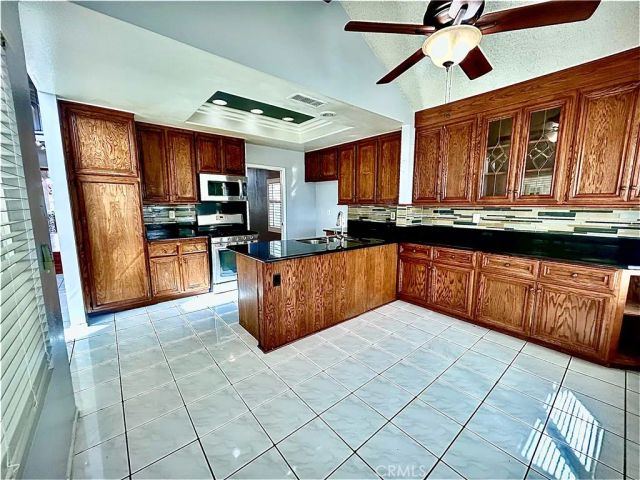 10 Bluff Point, Phillips Ranch, CA 91766