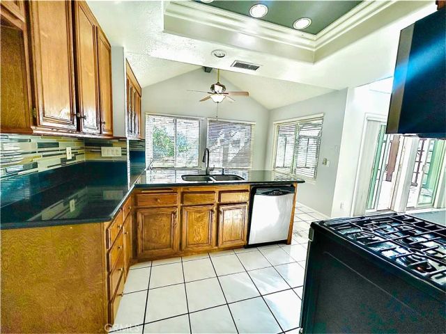 10 Bluff Point, Phillips Ranch, CA 91766