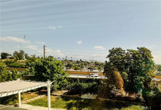 10 Bluff Point, Phillips Ranch, CA 91766