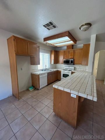 849 Elizabeth St, El Cajon, CA 92019