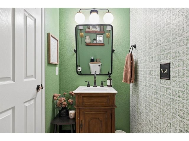 6143 S Newark Way, Englewood, CO 80111