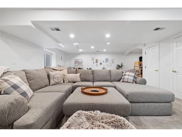 6143 S Newark Way, Englewood, CO 80111