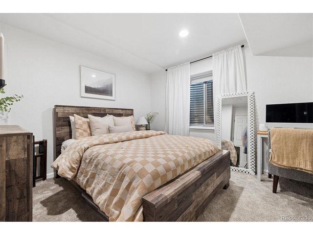 6143 S Newark Way, Englewood, CO 80111