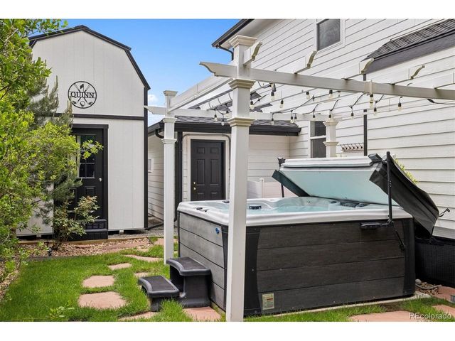6143 S Newark Way, Englewood, CO 80111