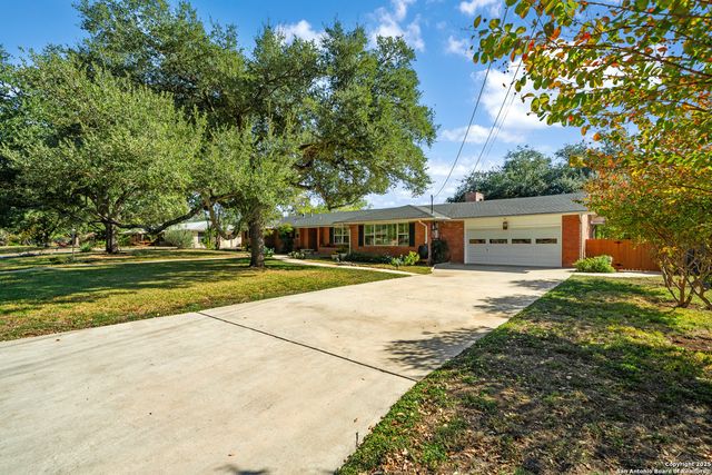 120 Herweck, Castle Hills, TX 78213