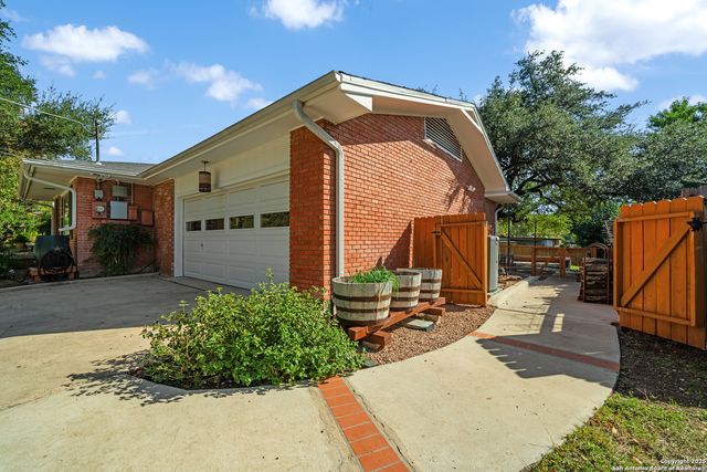 120 Herweck, Castle Hills, TX 78213