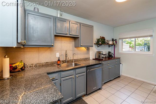 24070 Rosewood Street, Oak Park, MI 48237