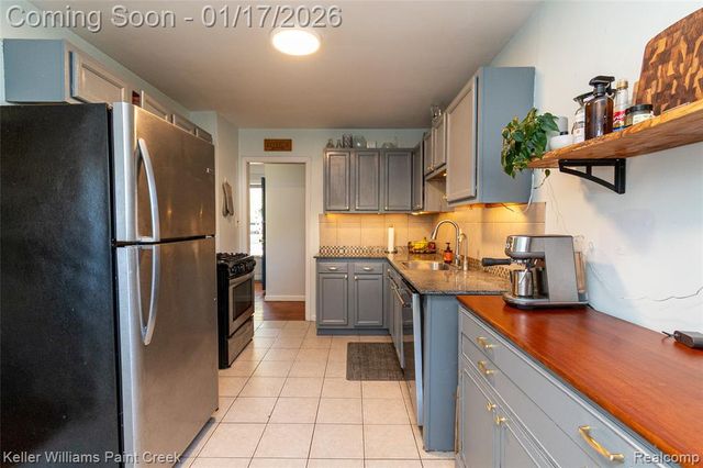 24070 Rosewood Street, Oak Park, MI 48237