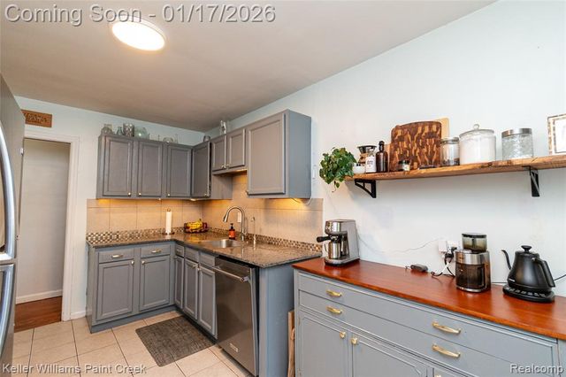 24070 Rosewood Street, Oak Park, MI 48237