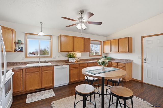 2102 OAK AVE, Rapid City, SD 57701