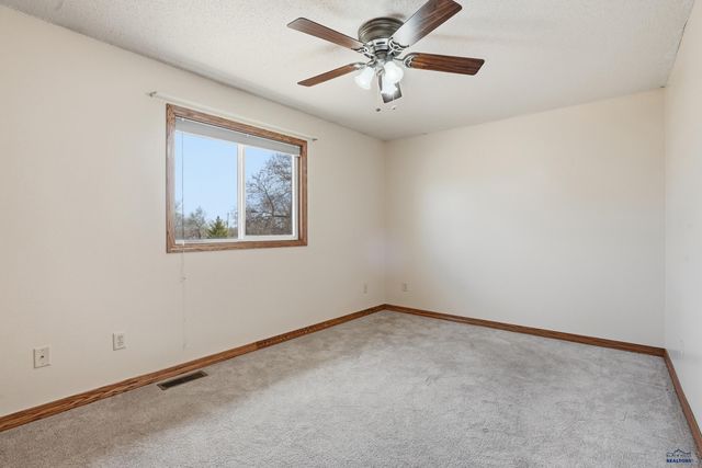 2102 OAK AVE, Rapid City, SD 57701