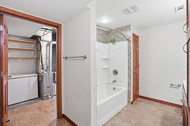 2102 OAK AVE, Rapid City, SD 57701