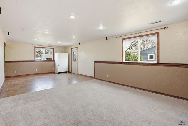2102 OAK AVE, Rapid City, SD 57701