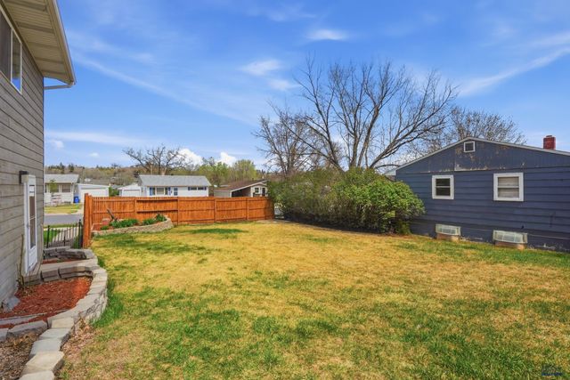 2102 OAK AVE, Rapid City, SD 57701