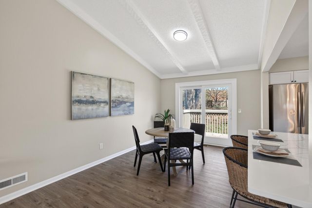 116 Knoll Circle E, Burnsville, MN 55337