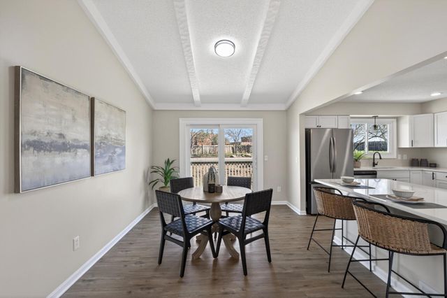 116 Knoll Circle E, Burnsville, MN 55337