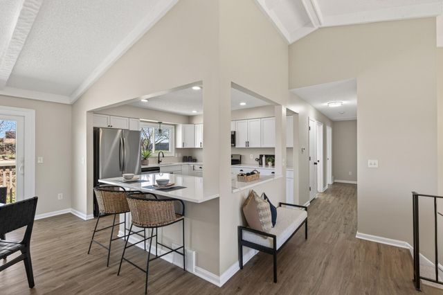 116 Knoll Circle E, Burnsville, MN 55337