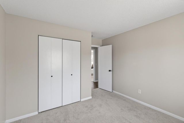 116 Knoll Circle E, Burnsville, MN 55337