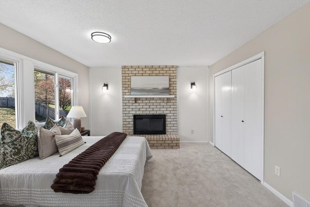 116 Knoll Circle E, Burnsville, MN 55337