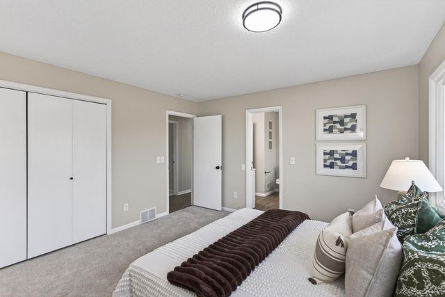 116 Knoll Circle E, Burnsville, MN 55337