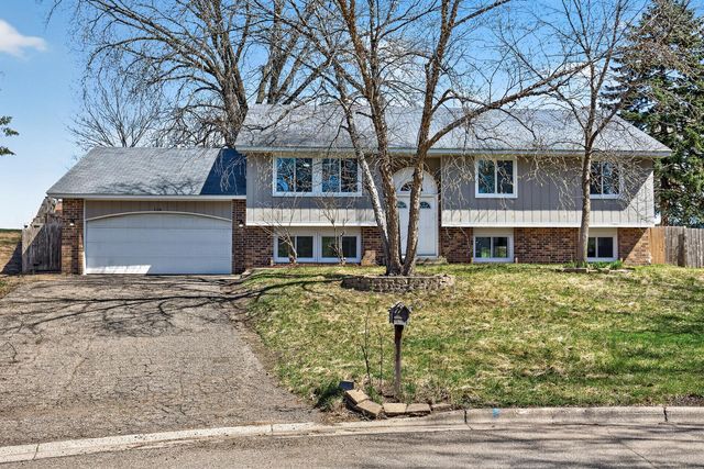 116 Knoll Circle E, Burnsville, MN 55337