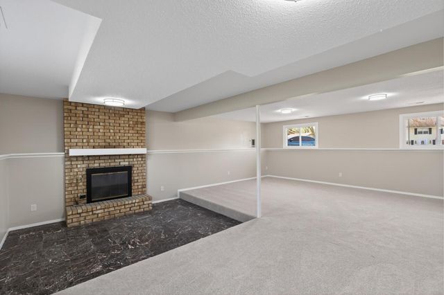 116 Knoll Circle E, Burnsville, MN 55337