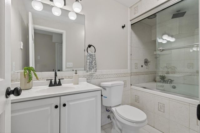 116 Knoll Circle E, Burnsville, MN 55337