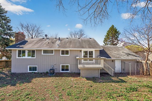 116 Knoll Circle E, Burnsville, MN 55337