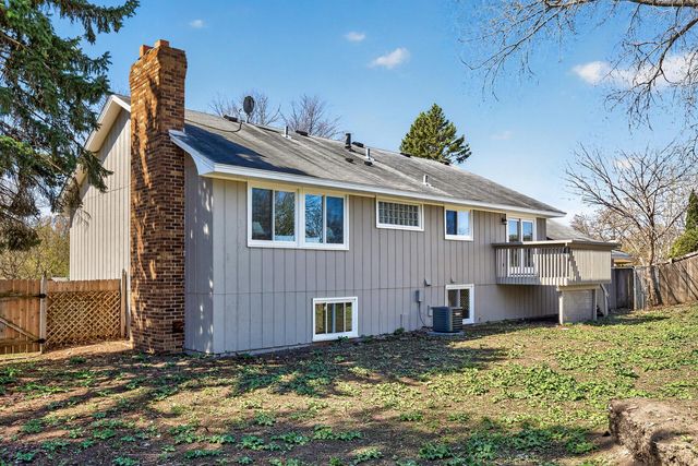 116 Knoll Circle E, Burnsville, MN 55337