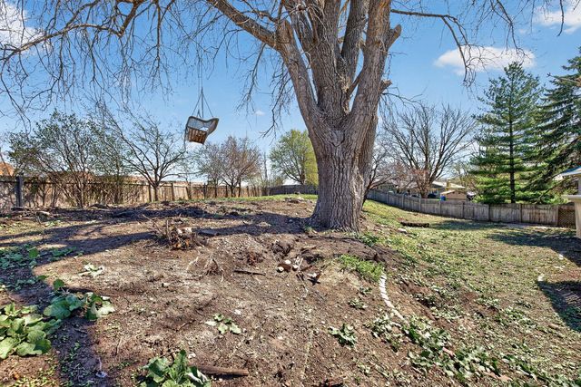 116 Knoll Circle E, Burnsville, MN 55337