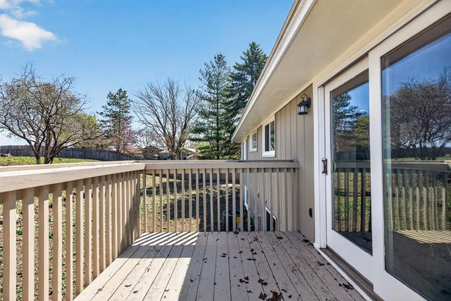 116 Knoll Circle E, Burnsville, MN 55337